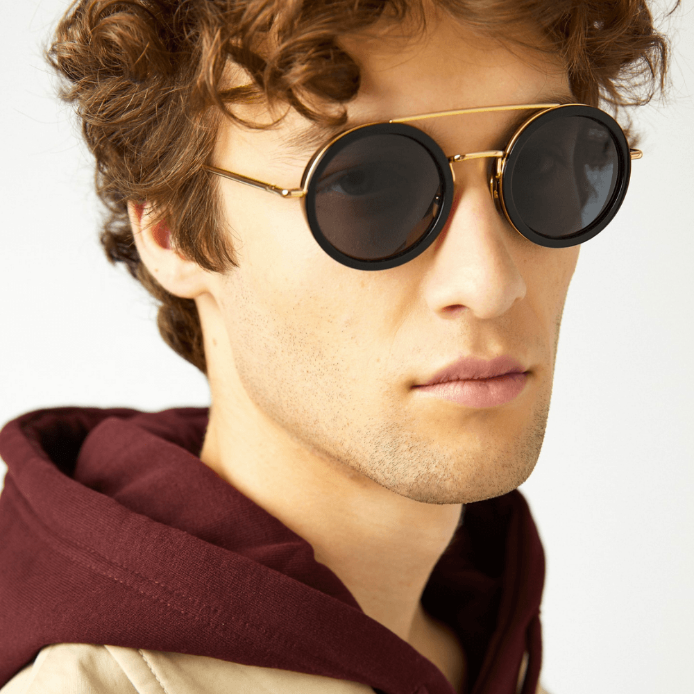 Oculos-de-Sol-Redondo-dourado-e-preto-Kaleos-Kowalski-001